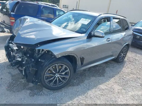 5UX13EU01S9Z41246 2025 BMW X5 - Image 2