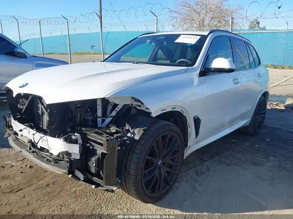 5UX13EU01S9Z75042 2025 BMW X5 - Image 2