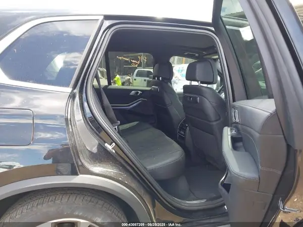 5UX13EU02R9V48267 2024 BMW X5 - Image 8