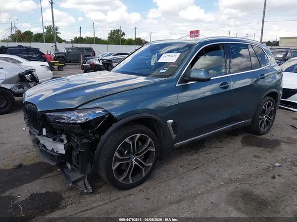 5UX13EU02S9W95680 2025 BMW X5 - Image 2