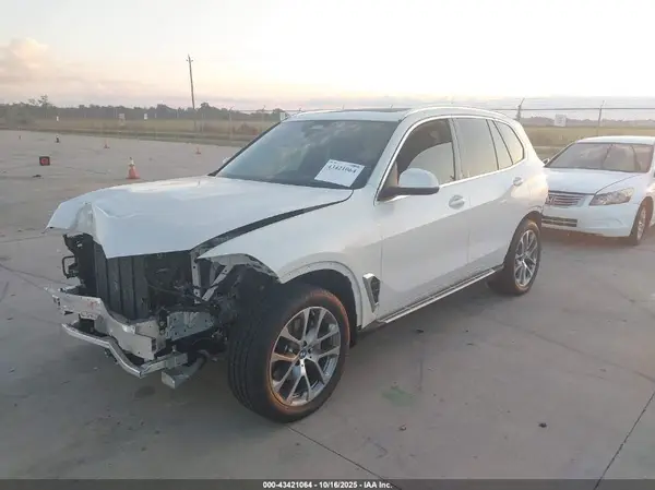 5UX13EU02S9X43727 2025 BMW X5 - Image 2