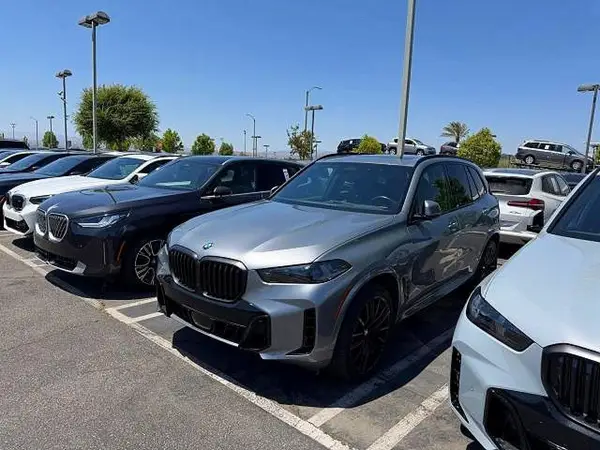 5UX13EU02S9X86691 2025 BMW X5 - Image 2