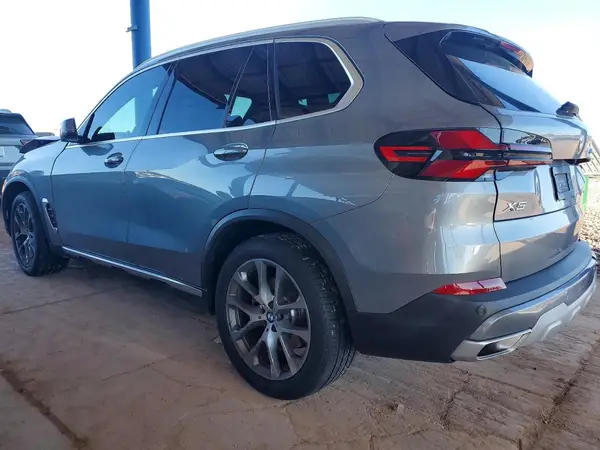 5UX13EU02S9Z04755 2025 BMW X5 - Image 2
