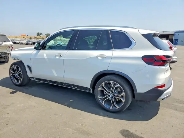 5UX13EU02S9Z34239 2025 BMW X5 - Image 2