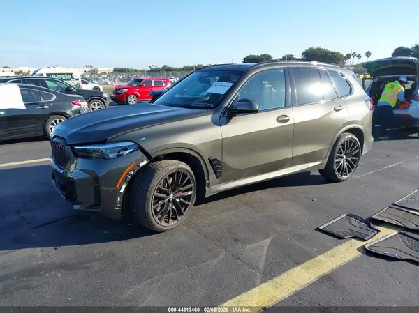 5UX13EU02S9Z74563 2025 BMW X5 - Image 2