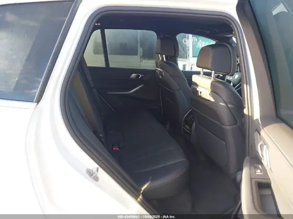 5UX13EU02T9107620 2026 BMW X5 - Image 8