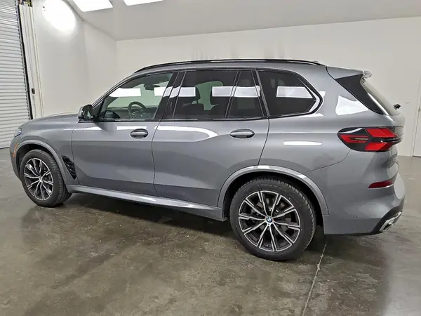 5UX13EU02T9225747 2026 BMW X5 - Image 2