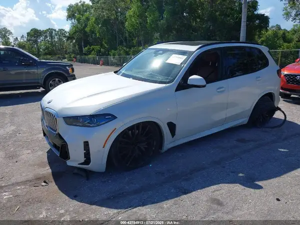 5UX13EU03R9S34224 2024 BMW X5 - Image 2