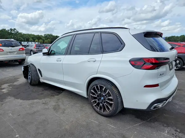 5UX13EU03R9V06996 2024 BMW X5 - Image 2