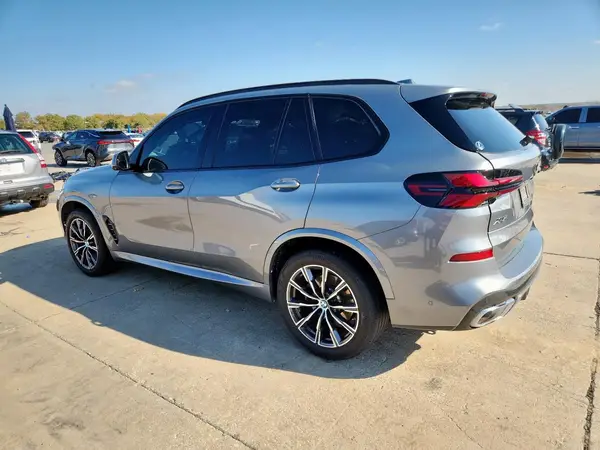 5UX13EU03S9W32619 2025 BMW X5 - Image 2
