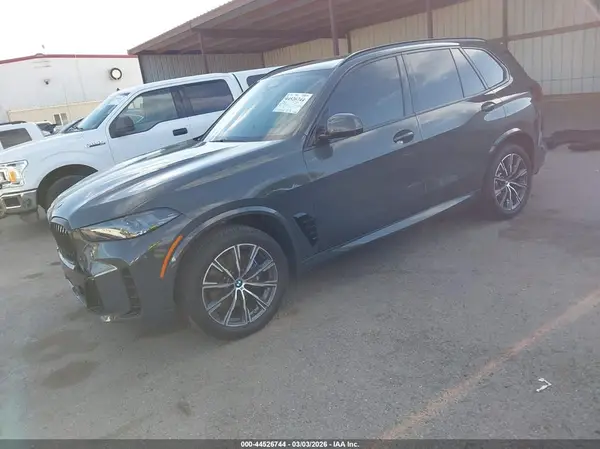 5UX13EU04S9W95566 2025 BMW X5 - Image 2