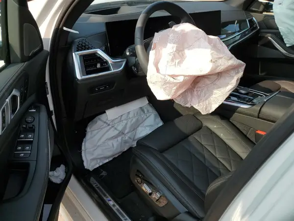 5UX13EU04S9Y36538 2025 BMW X5 - Image 8