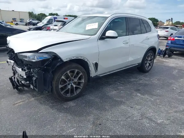 5UX13EU05R9U34375 2024 BMW X5 - Image 2