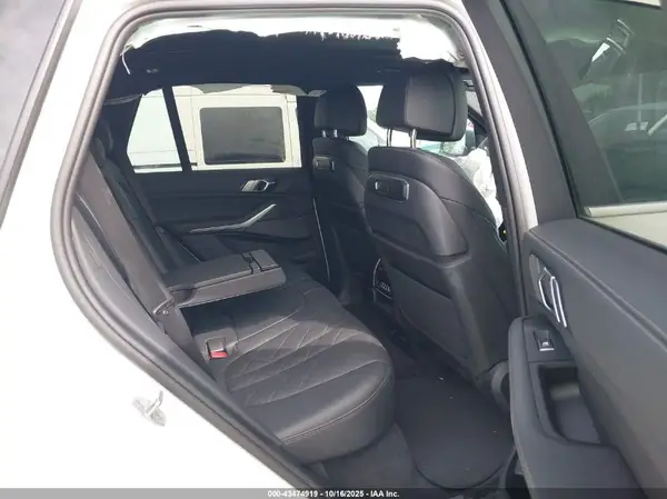 5UX13EU05R9U34375 2024 BMW X5 - Image 8