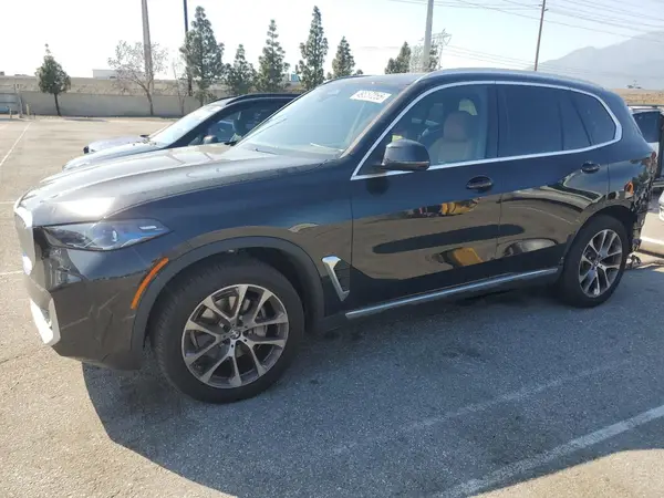 5UX13EU05S9W82678 2025 BMW X5 - Image 1