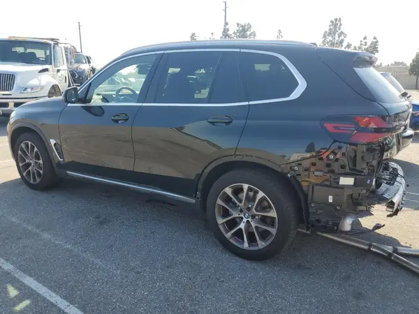 5UX13EU05S9W82678 2025 BMW X5 - Image 2