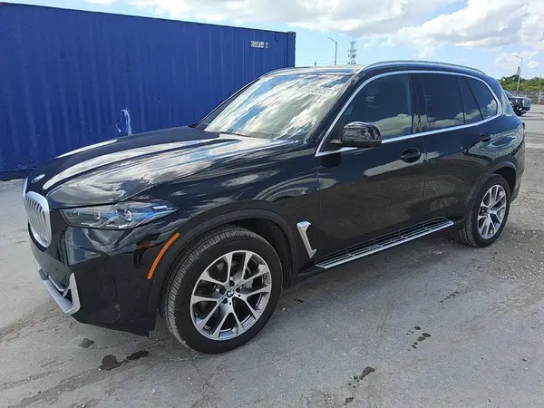 5UX13EU05S9X27974 2025 BMW X5 - Image 1