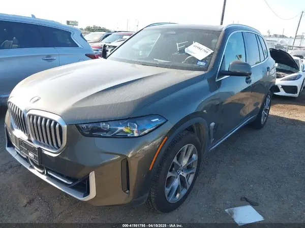 5UX13EU05S9X56651 2025 BMW X5 - Image 2