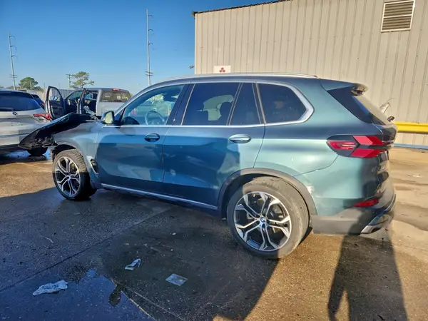 5UX13EU05S9Y43918 2025 BMW X5 - Image 2