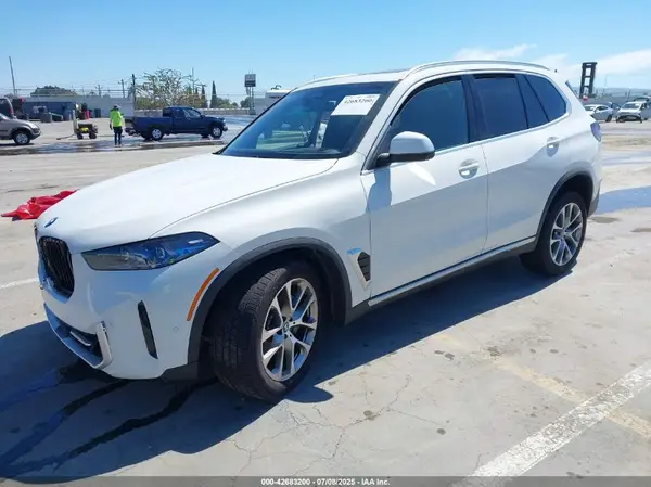 5UX13EU05S9Y84291 2025 BMW X5 - Image 2