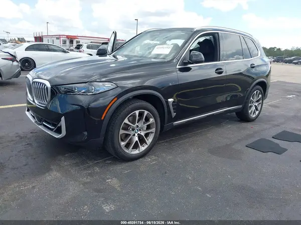 5UX13EU05S9Z16091 2025 BMW X5 - Image 2