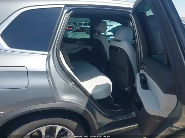 5UX13EU05S9Z57336 2025 BMW X5 - Image 8