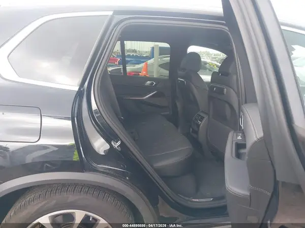 5UX13EU05T9053536 2026 BMW X5 - Image 8