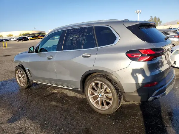 5UX13EU05T9065654 2026 BMW X5 - Image 2