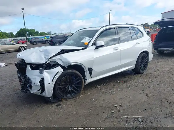 5UX13EU05T9384620 2026 BMW X5 - Image 2