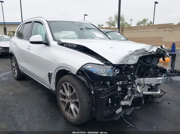 5UX13EU06R9T97787 2024 BMW X5 - Image 1
