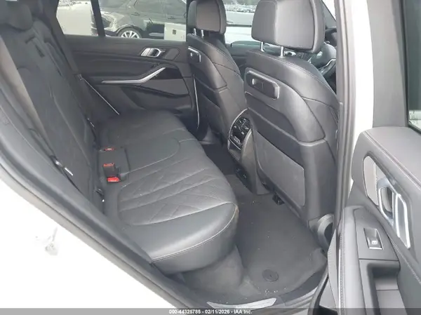 5UX13EU06R9V10220 2024 BMW X5 - Image 8