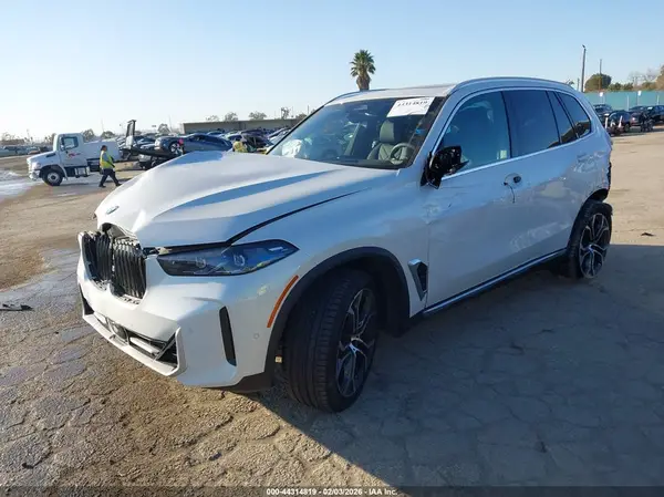 5UX13EU06R9V97715 2024 BMW X5 - Image 2