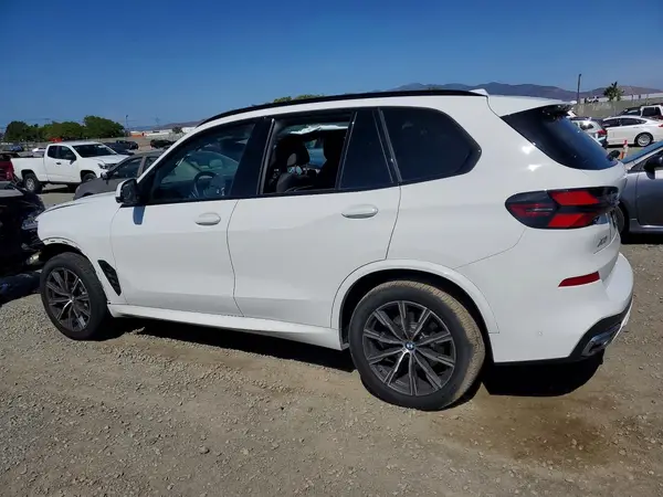 5UX13EU06S9Y29512 2025 BMW X5 - Image 2