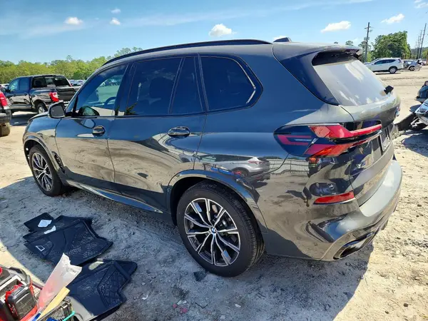 5UX13EU06S9Y36296 2025 BMW X5 - Image 2