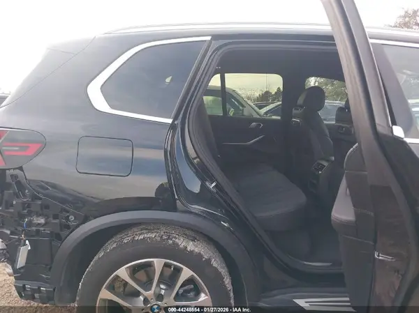 5UX13EU06T9053030 2026 BMW X5 - Image 8