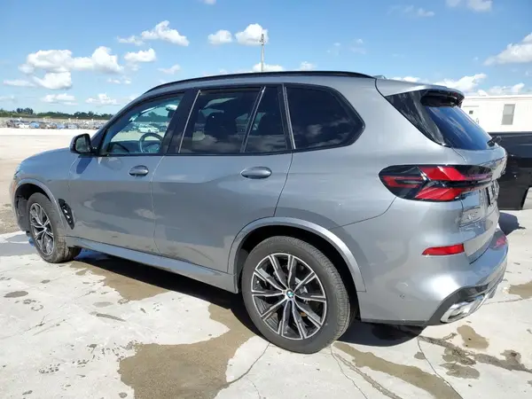 5UX13EU06T9104977 2026 BMW X5 - Image 2
