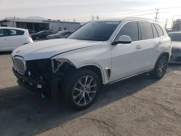 5UX13EU07R9S70689 2024 BMW X5 - Image 1