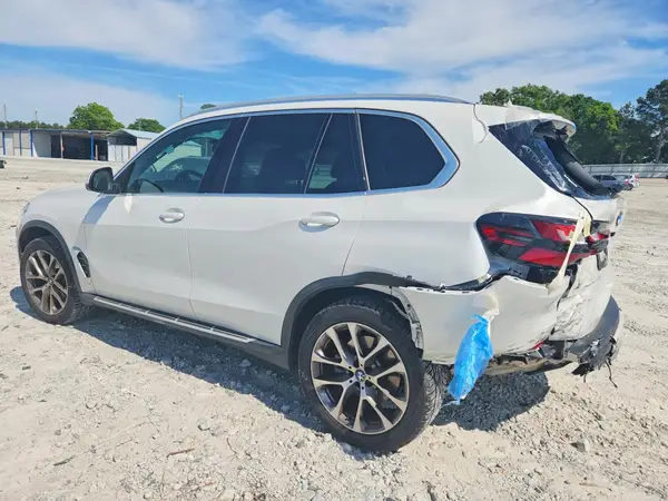 5UX13EU07R9U03953 2024 BMW X5 - Image 2