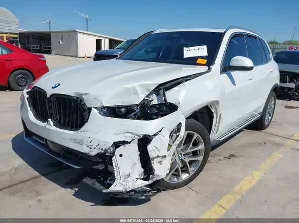5UX13EU07S9X39656 2025 BMW X5 - Image 2