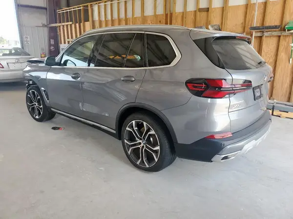 5UX13EU07S9X86041 2025 BMW X5 - Image 2