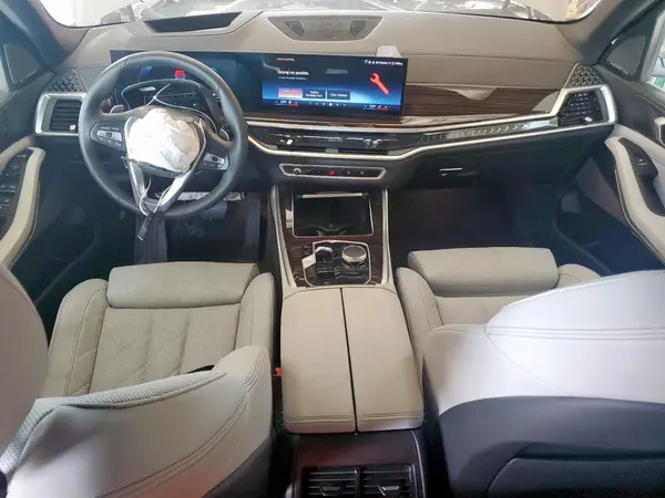 5UX13EU07S9X86041 2025 BMW X5 - Image 8