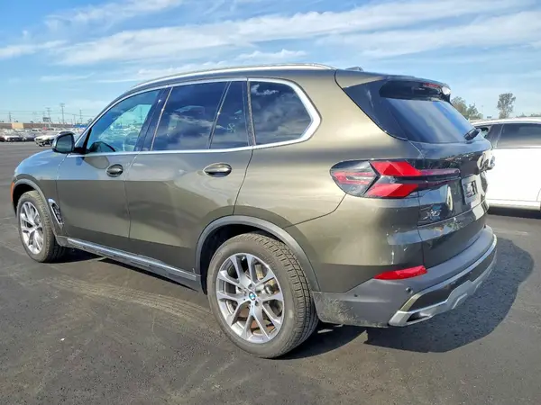 5UX13EU07S9Y71140 2025 BMW X5 - Image 2