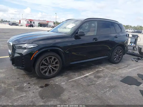 5UX13EU08R9T80196 2024 BMW X5 - Image 2