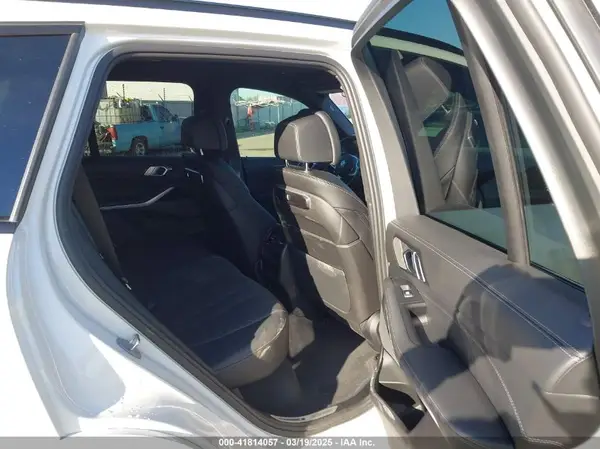 5UX13EU08R9U51221 2024 BMW X5 - Image 8