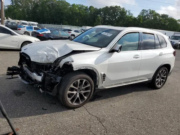 5UX13EU08R9U55673 2024 BMW X5 - Image 1