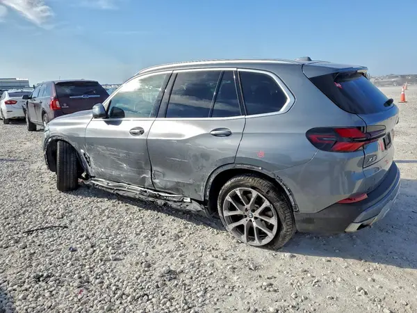 5UX13EU08R9U56824 2024 BMW X5 - Image 2
