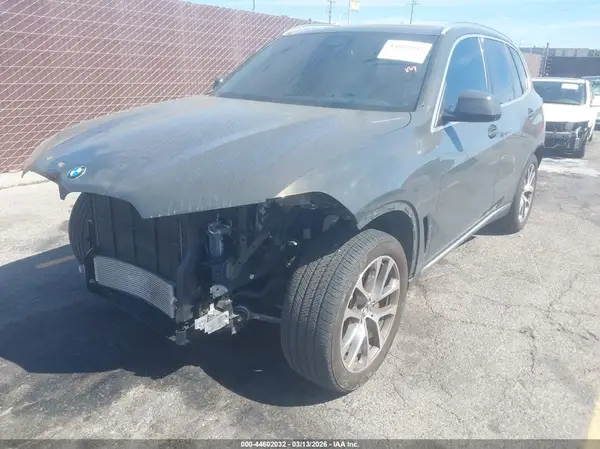 5UX13EU08R9V74596 2024 BMW X5 - Image 2