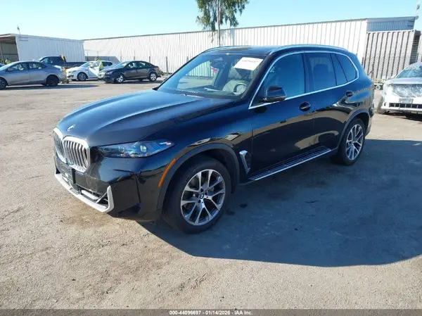 5UX13EU08S9W29568 2025 BMW X5 - Image 2