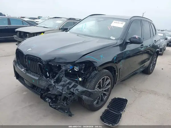 5UX13EU08T9176473 2026 BMW X5 - Image 2