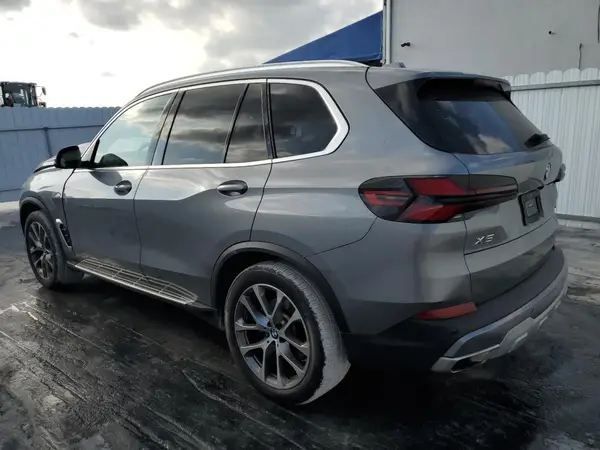 5UX13EU09R9S49472 2024 BMW X5 - Image 2